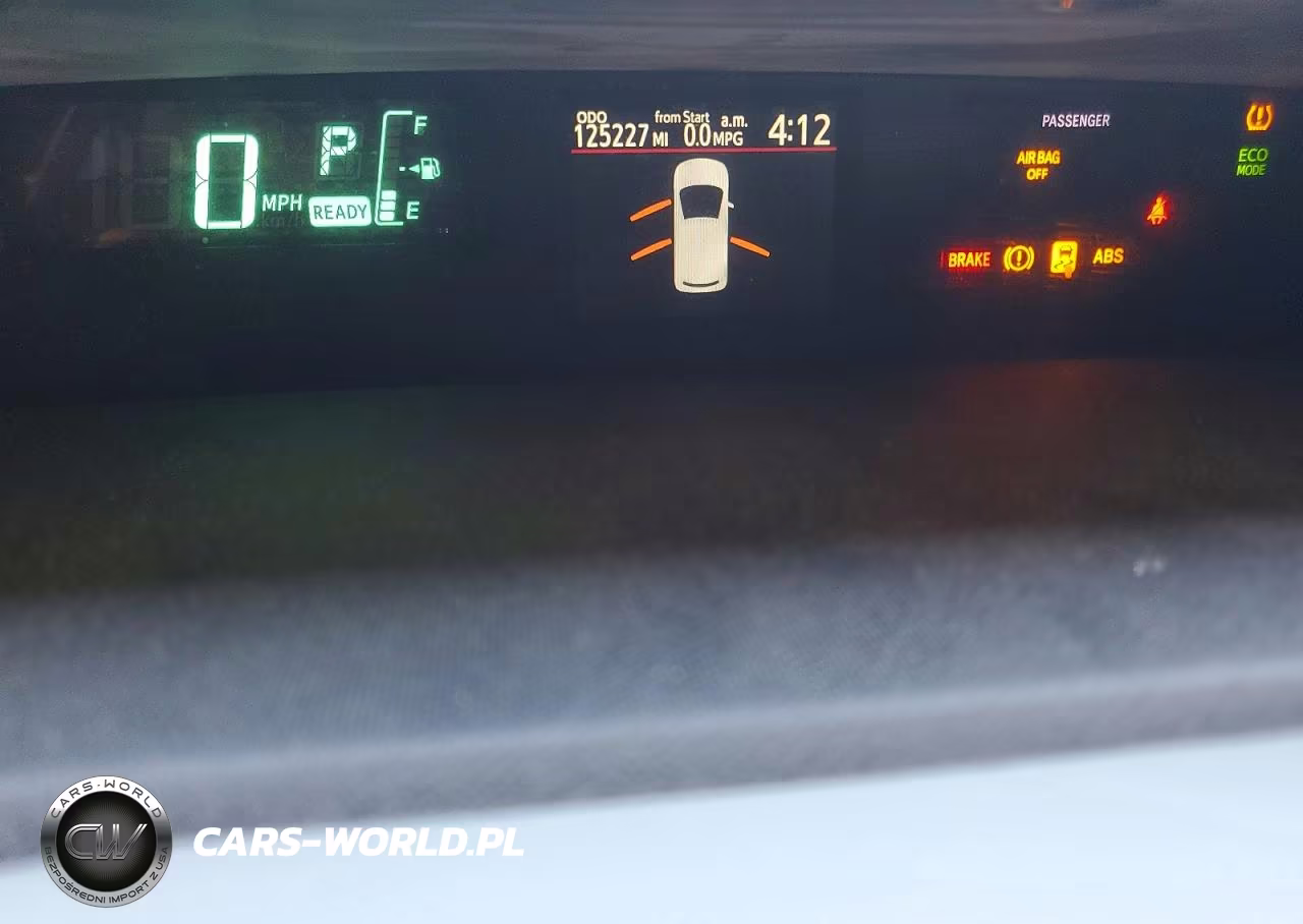 2012 Toyota Prius C Three VIN:JTDKDTB35C1025447 - 9