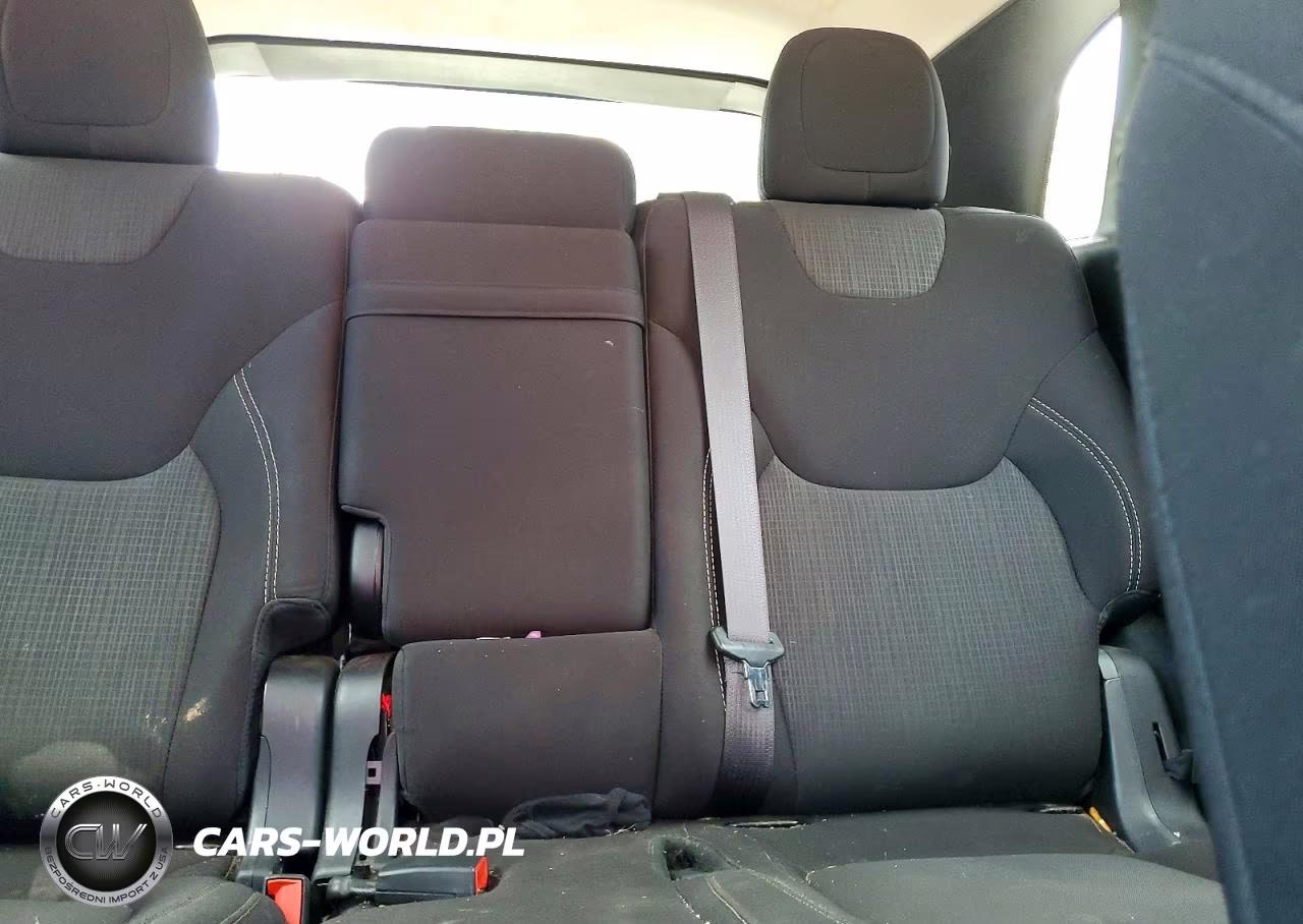 2015 Jeep Cherokee Latitude VIN:1C4PJMCBXFW771992 - 10