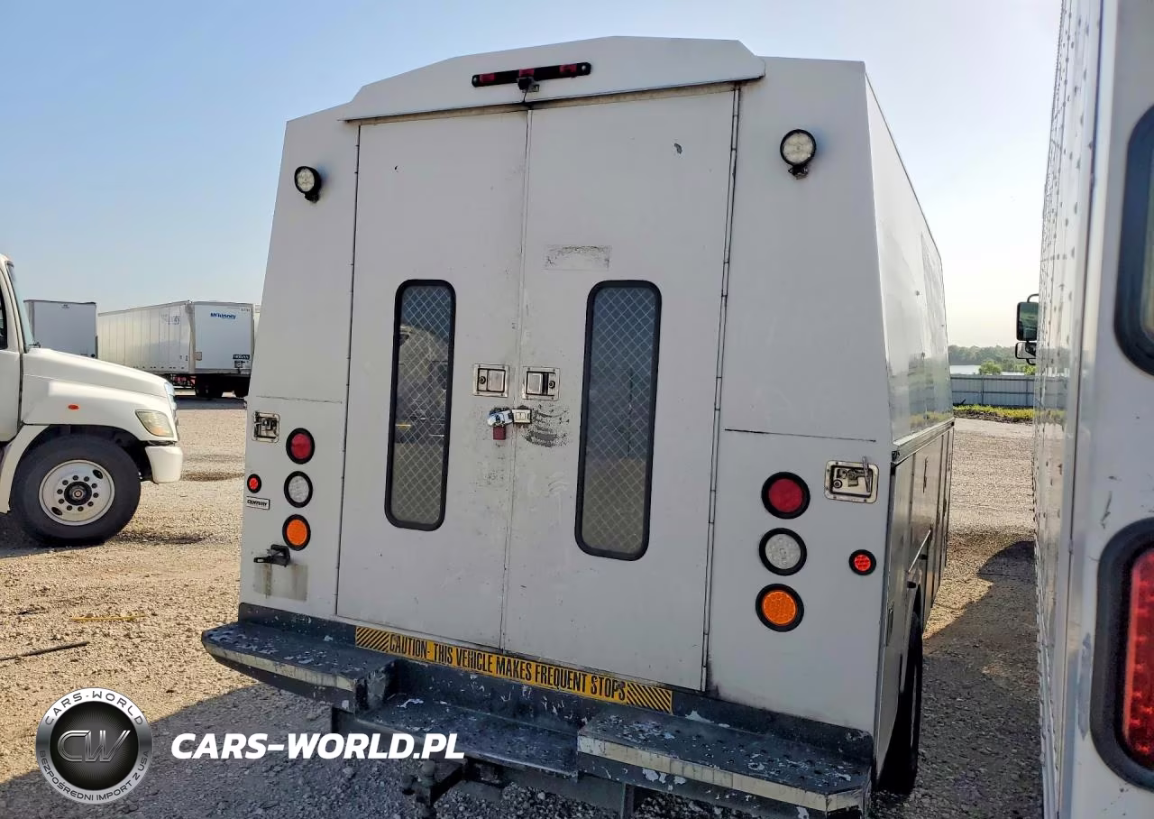 2010 Ford Econoline E450 Super Duty Cutaway Van VIN:1FDXE4FS3ADA55970 - 3