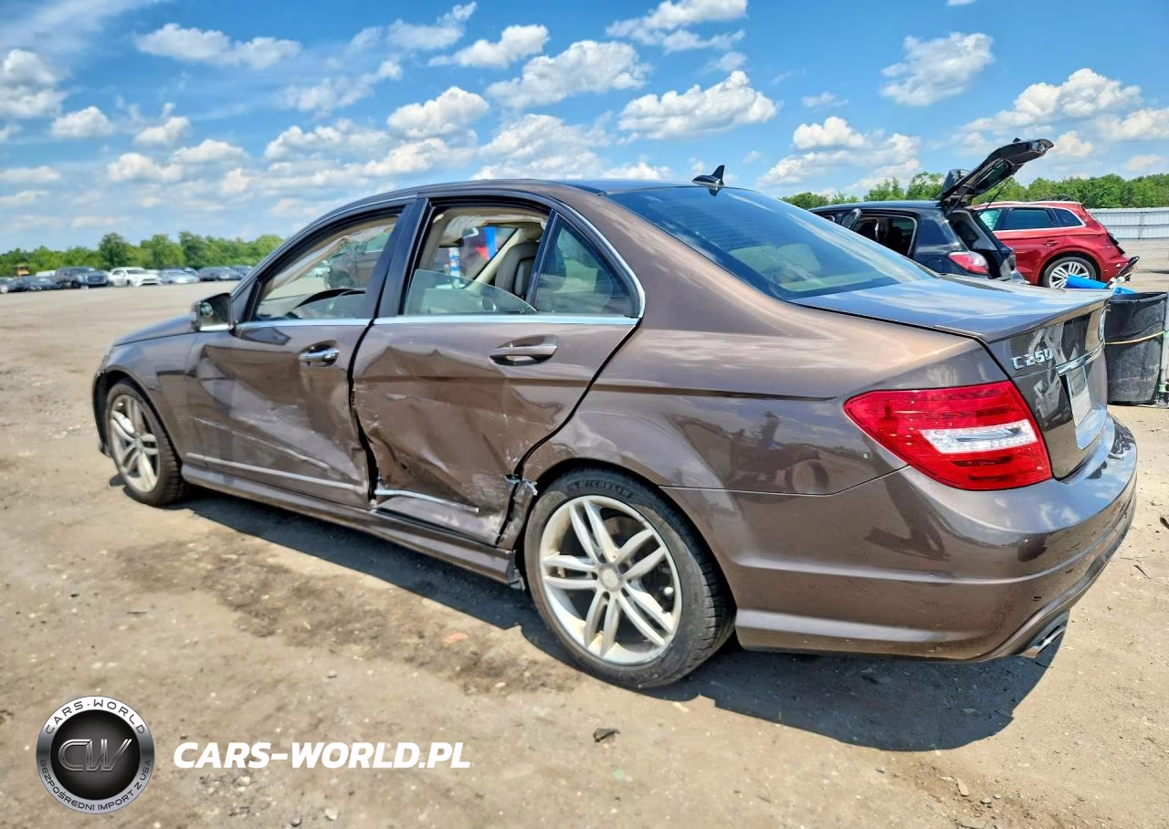 2013 Mercedes-Benz C 250 VIN:WDDGF4HB1DA828820 - 2