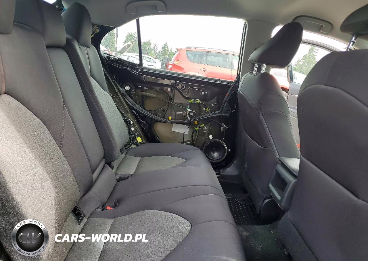 2020 Toyota Camry Le VIN:4T1C31AK7LU526712 - 10