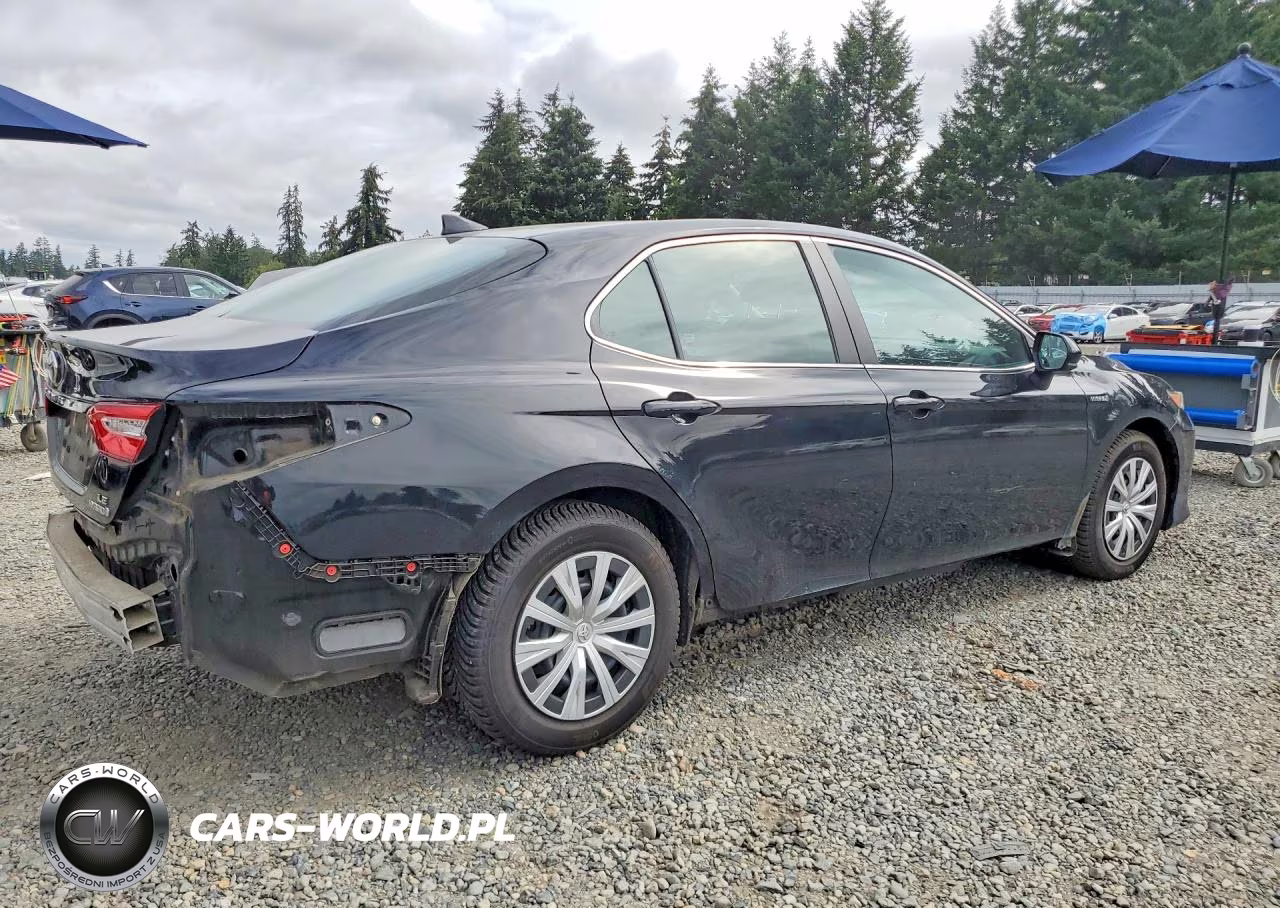 2020 Toyota Camry Le VIN:4T1C31AK7LU526712 - 3