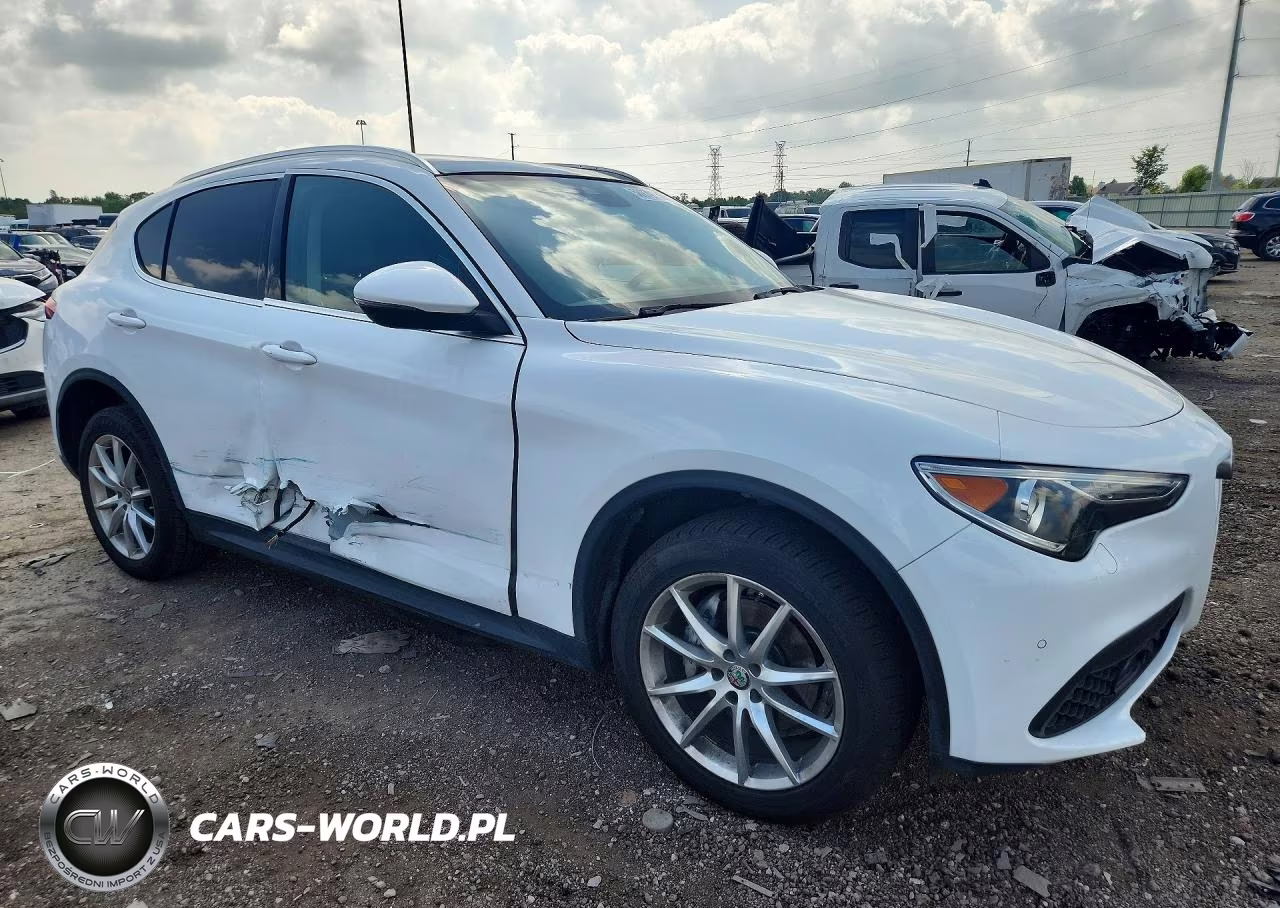 2018 Alfa Romeo Stelvio Ti VIN:ZASFAKBN3J7B84443 - 4