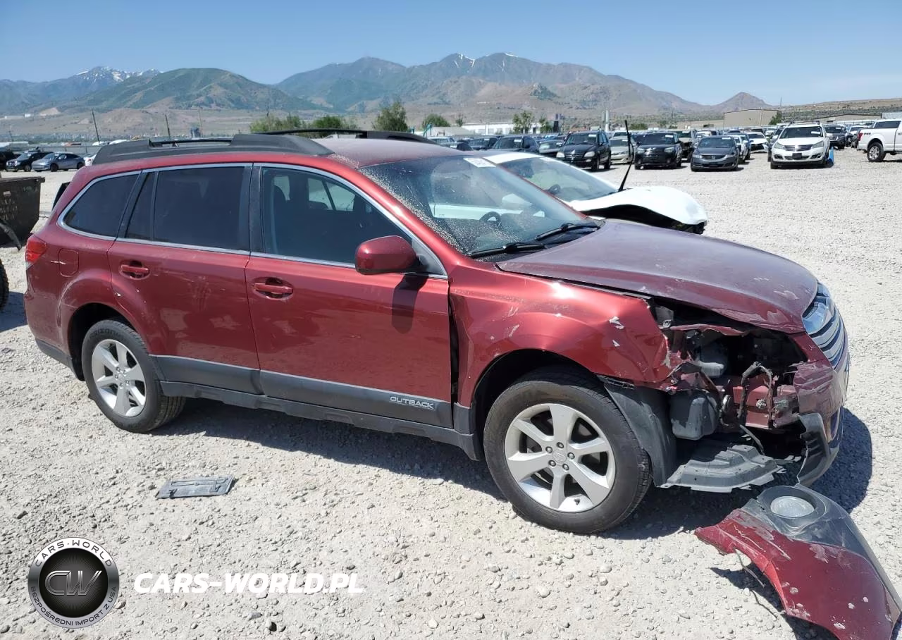 2014 Subaru Outback 2.5I Premium VIN:4S4BRCCC1E3260186 - 4
