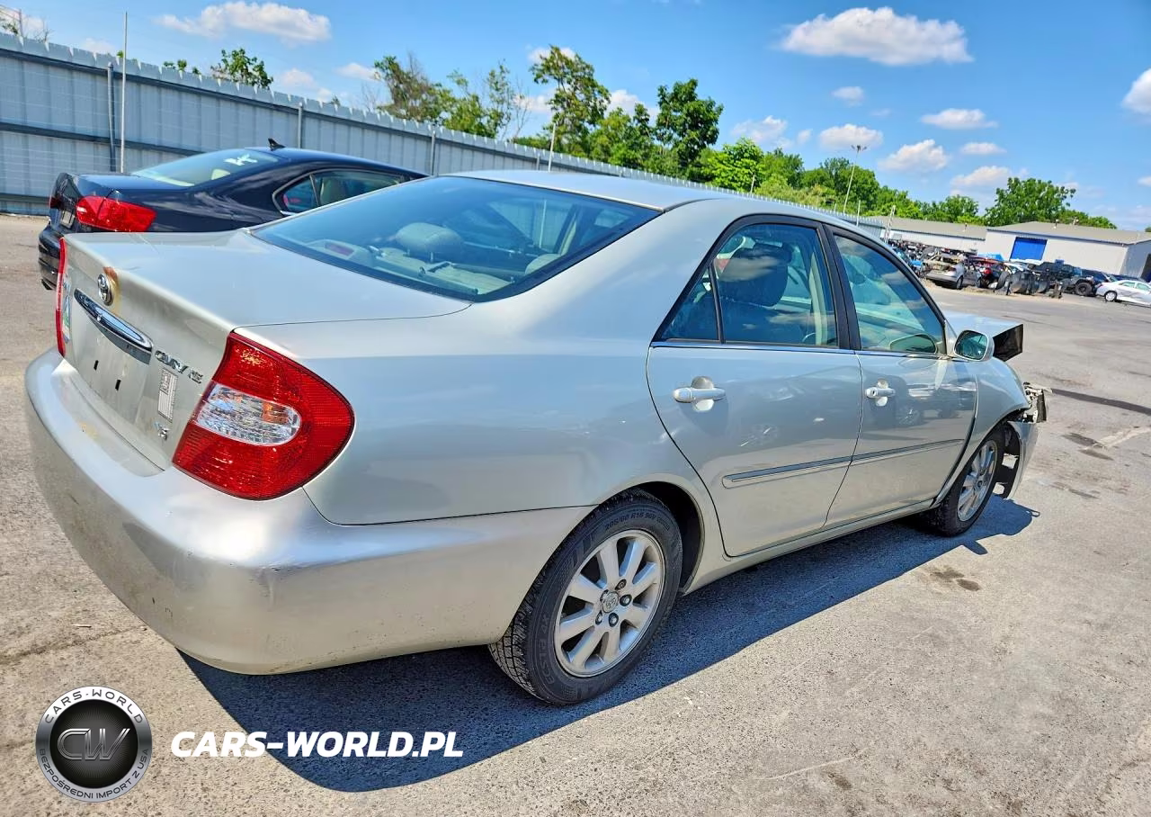 2002 Toyota Camry VIN:JTDBF30K820034216 - 3