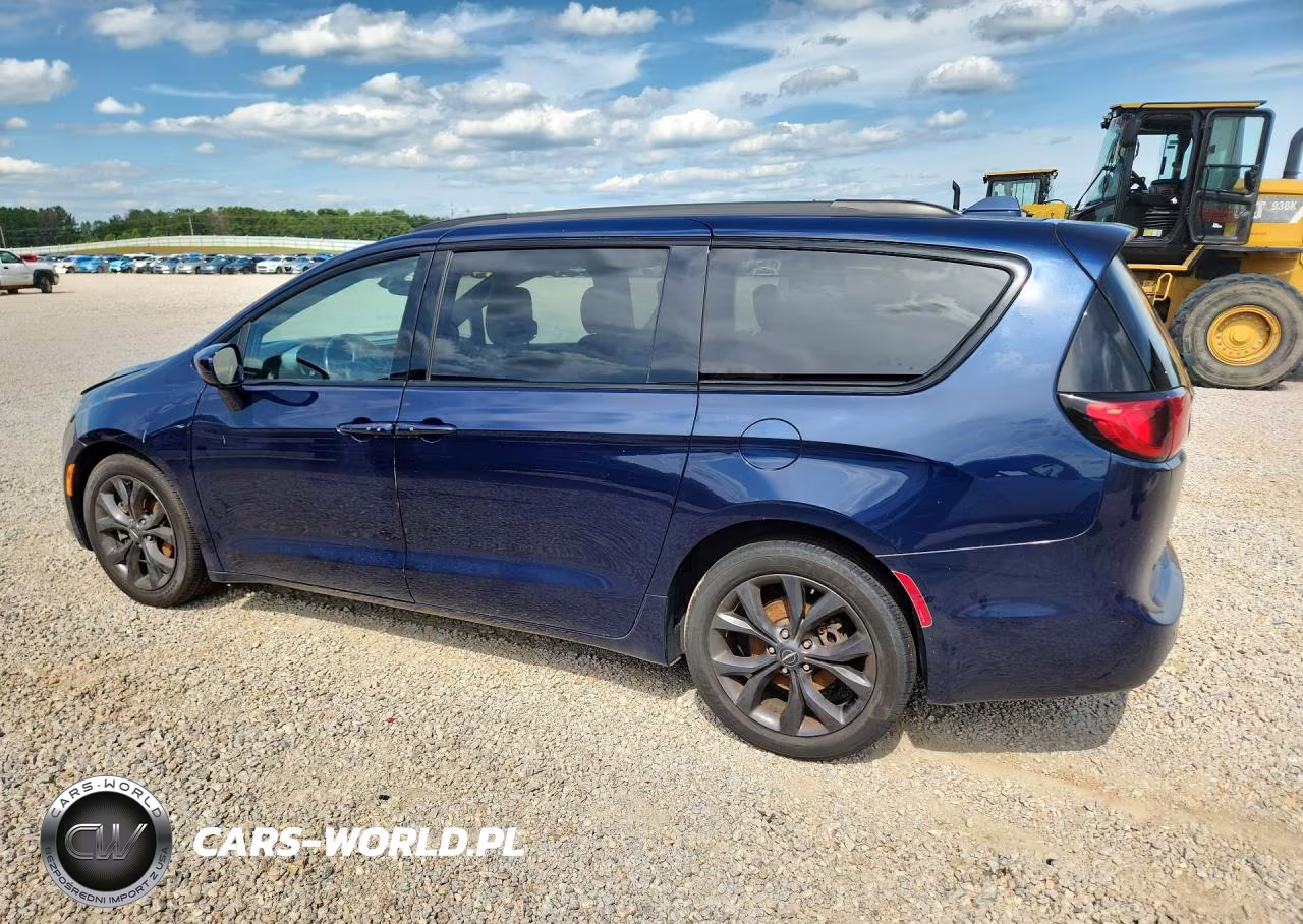 2018 Chrysler Pacifica Touring L Plus VIN:2C4RC1EG4JR165342 - 2
