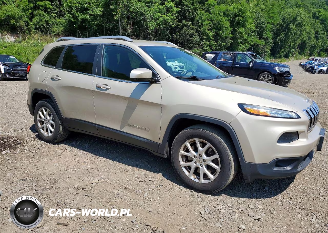 2015 Jeep Cherokee Latitude VIN:1C4PJMCB8FW709605 - 4