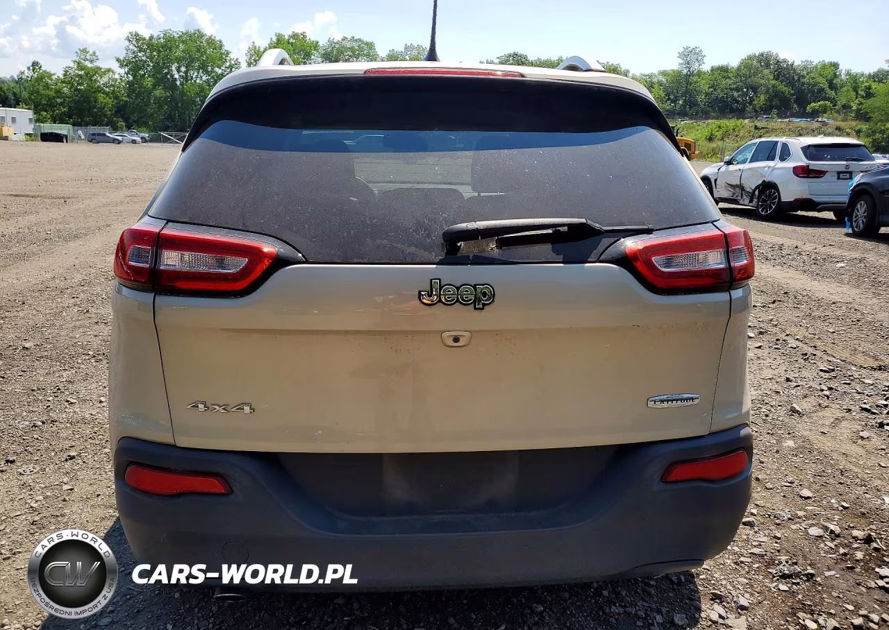 2015 Jeep Cherokee Latitude VIN:1C4PJMCB8FW709605 - 6