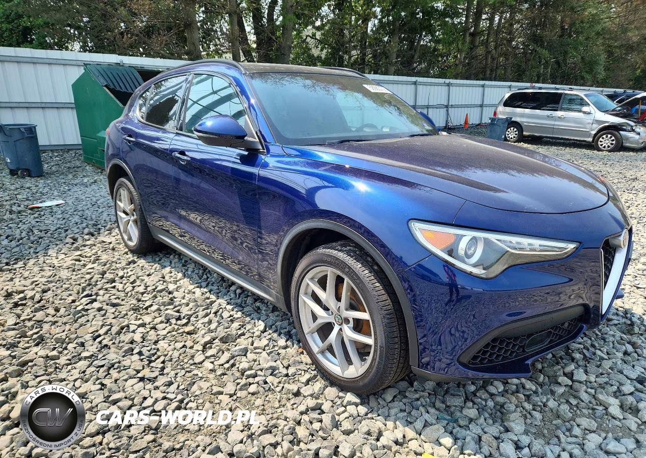 2018 Alfa Romeo Stelvio Ti Sport VIN:ZASFAKNN1J7B66924 - 4