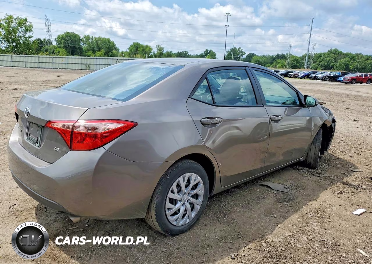 2017 Toyota Corolla Le VIN:2T1BURHEXHC889005 - 3