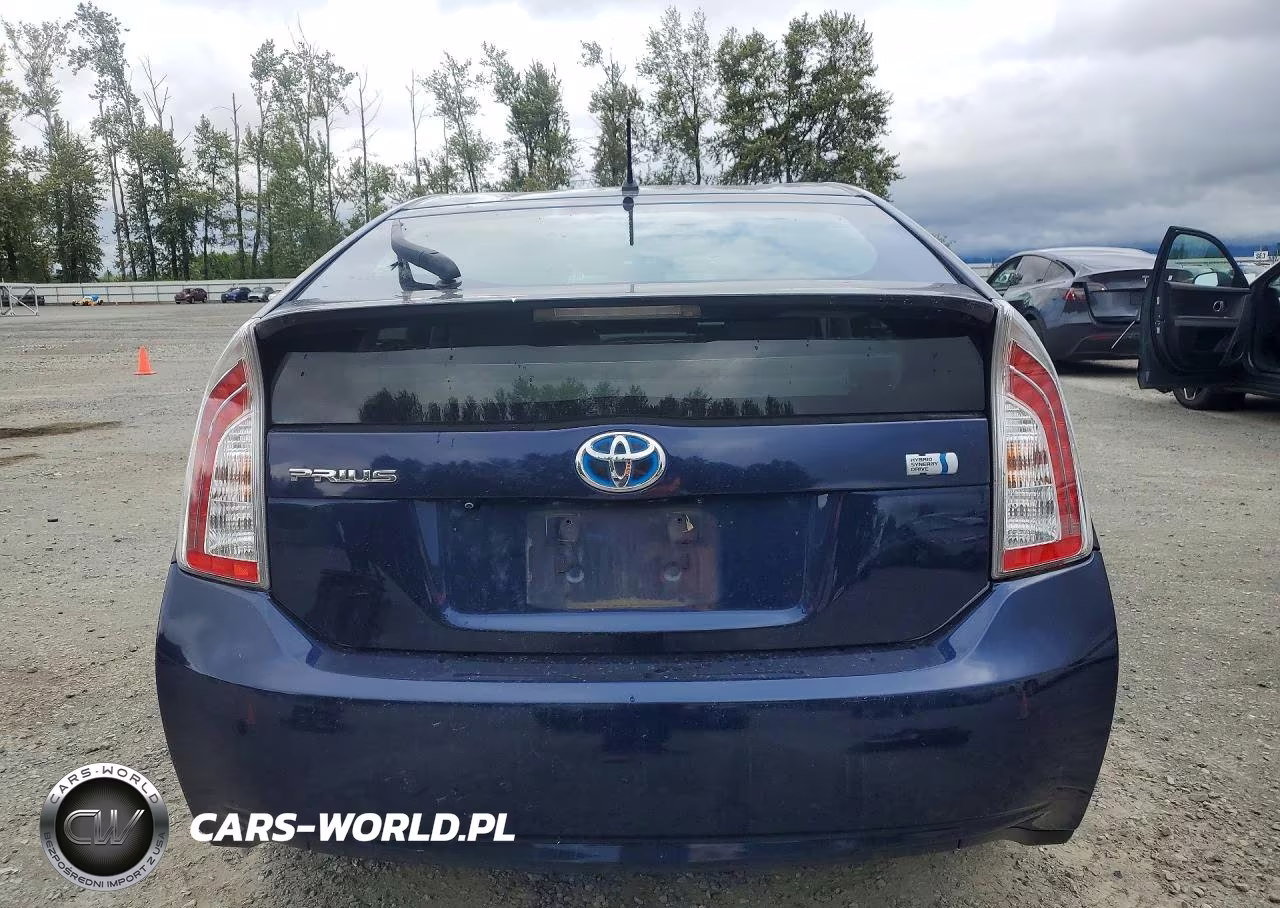 2013 Toyota Prius Two VIN:JTDKN3DU3D1711930 - 6