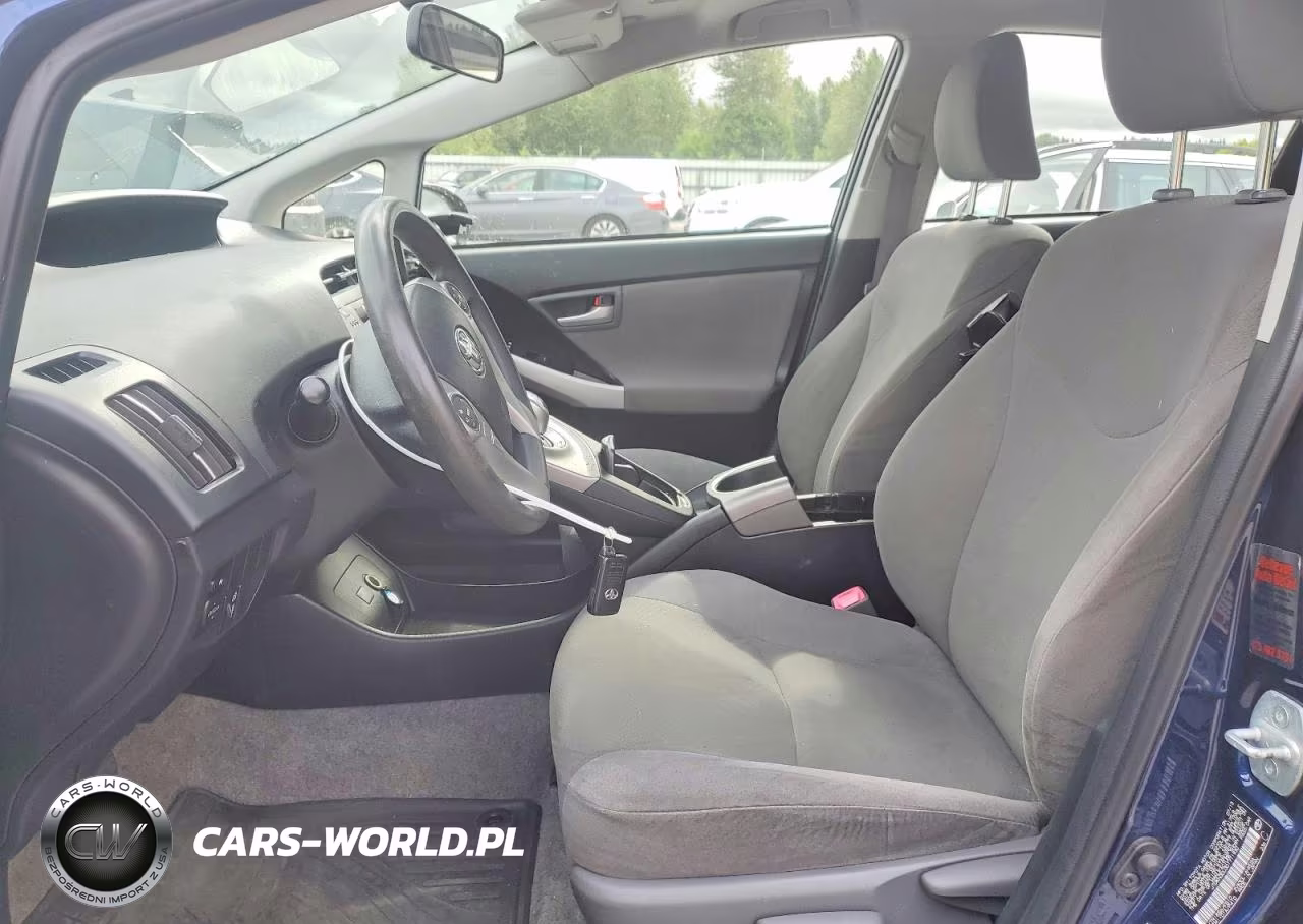 2013 Toyota Prius Two VIN:JTDKN3DU3D1711930 - 7