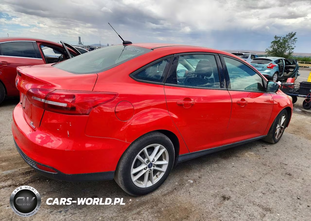 2016 Ford Focus Se VIN:1FADP3F26GL383674 - 3