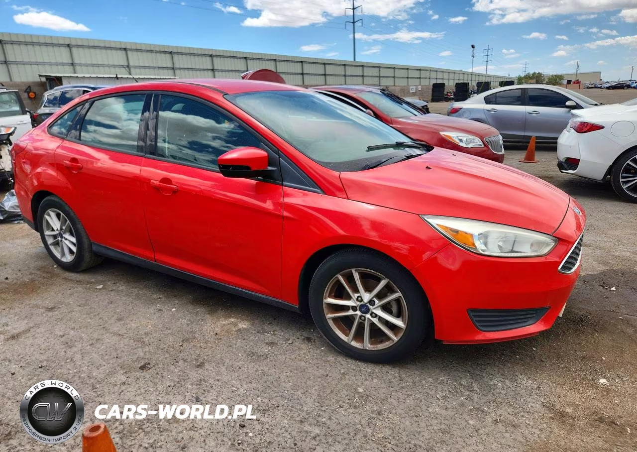 2016 Ford Focus Se VIN:1FADP3F26GL383674 - 4