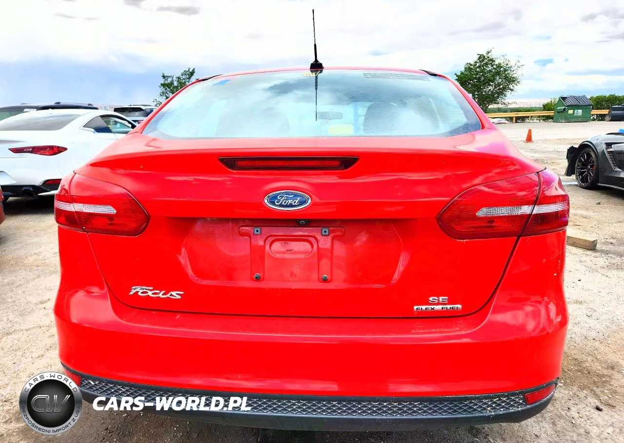 2016 Ford Focus Se VIN:1FADP3F26GL383674 - 6