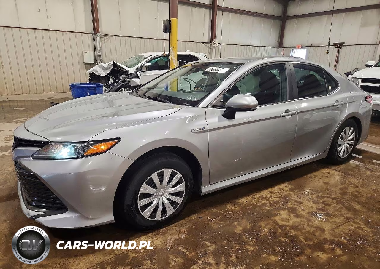 2019 Toyota Camry Le – zdjęcie 1 z 13