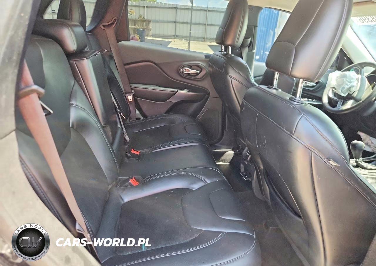 2020 Jeep Cherokee Latitude Plus VIN:1C4PJLLB9LD616383 - 11
