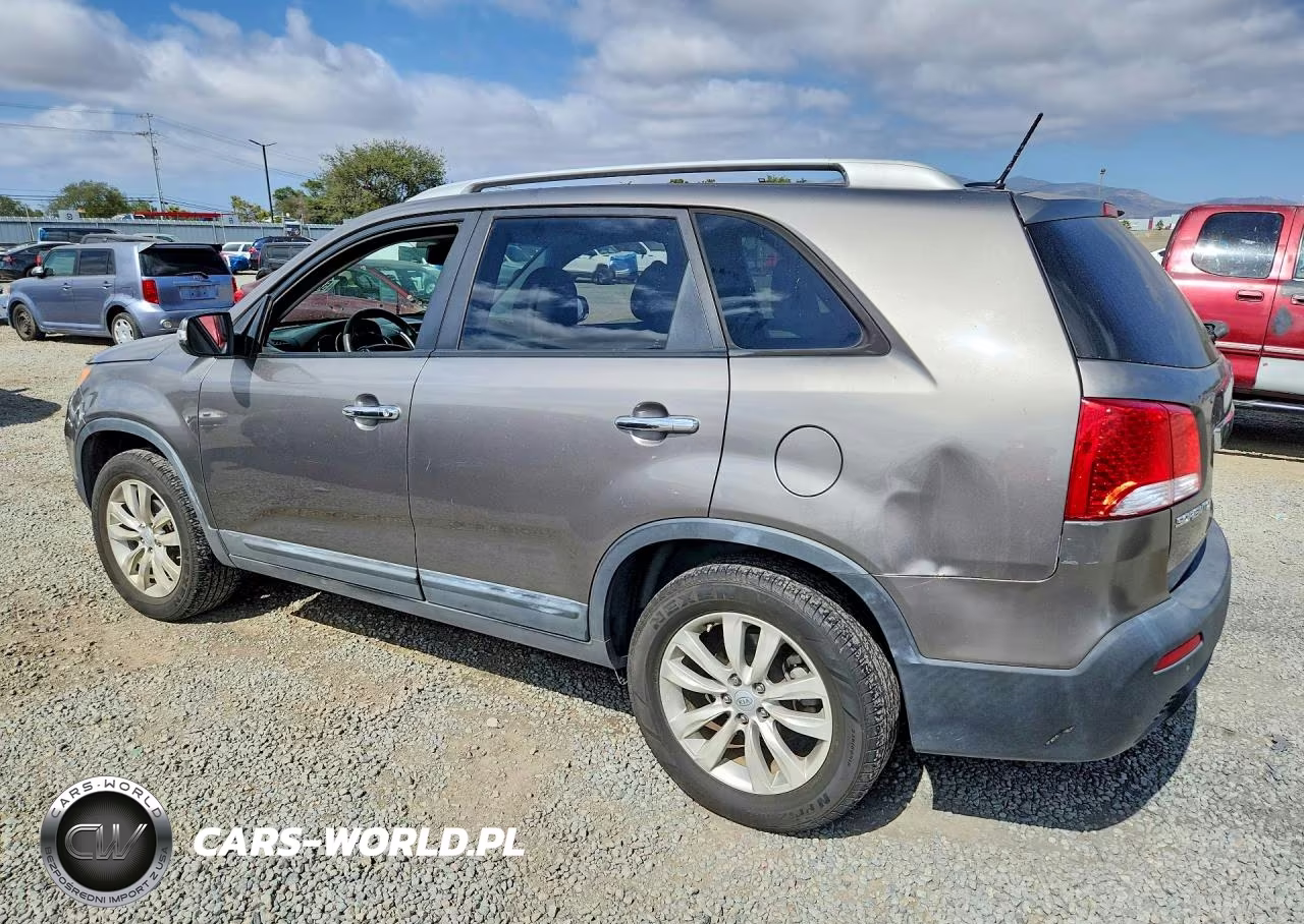 2011 Kia Sorento Lx VIN:5XYKT4A23BG121576 - 2