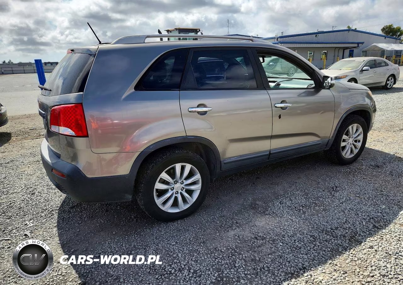2011 Kia Sorento Lx VIN:5XYKT4A23BG121576 - 3