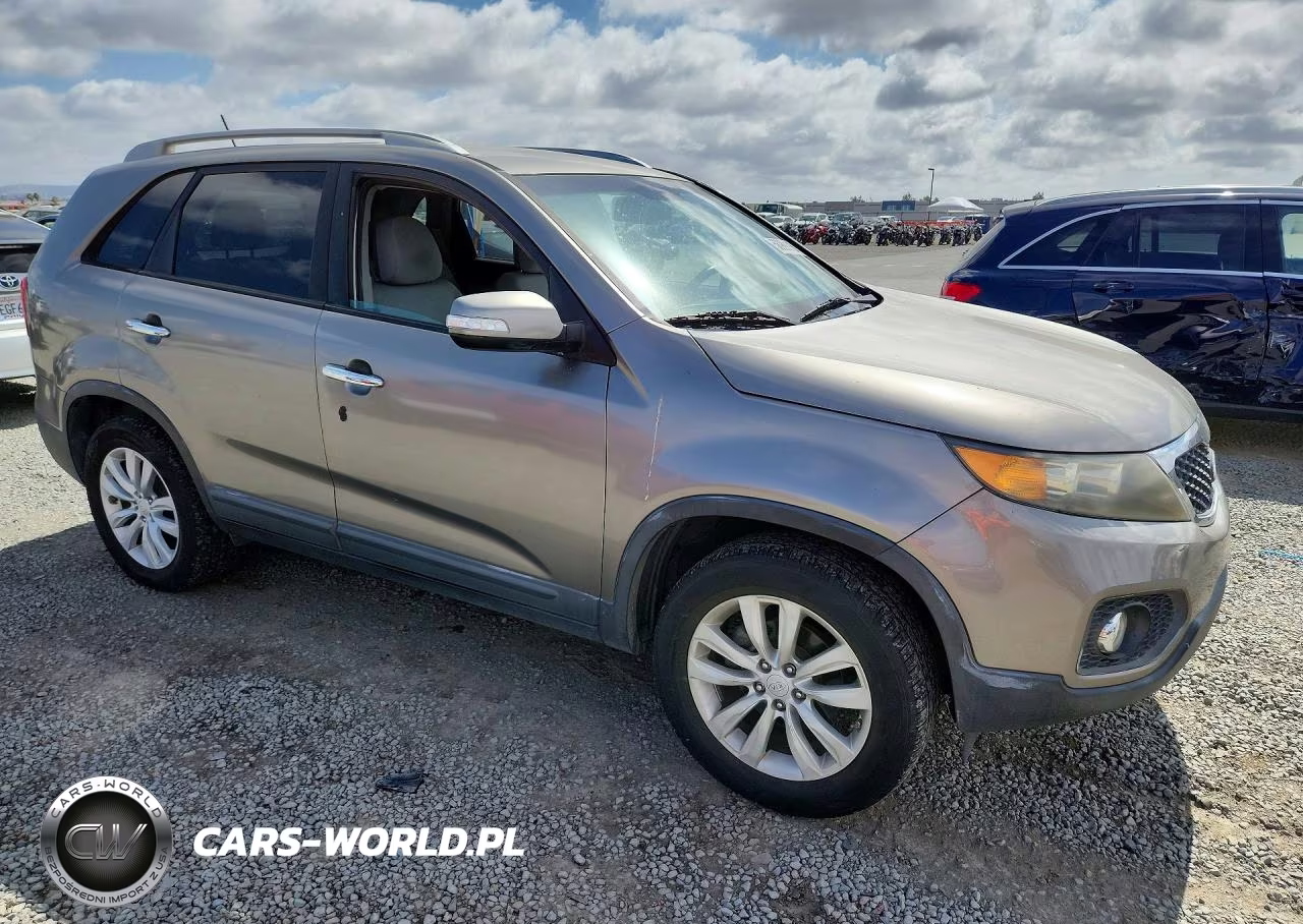 2011 Kia Sorento Lx VIN:5XYKT4A23BG121576 - 4
