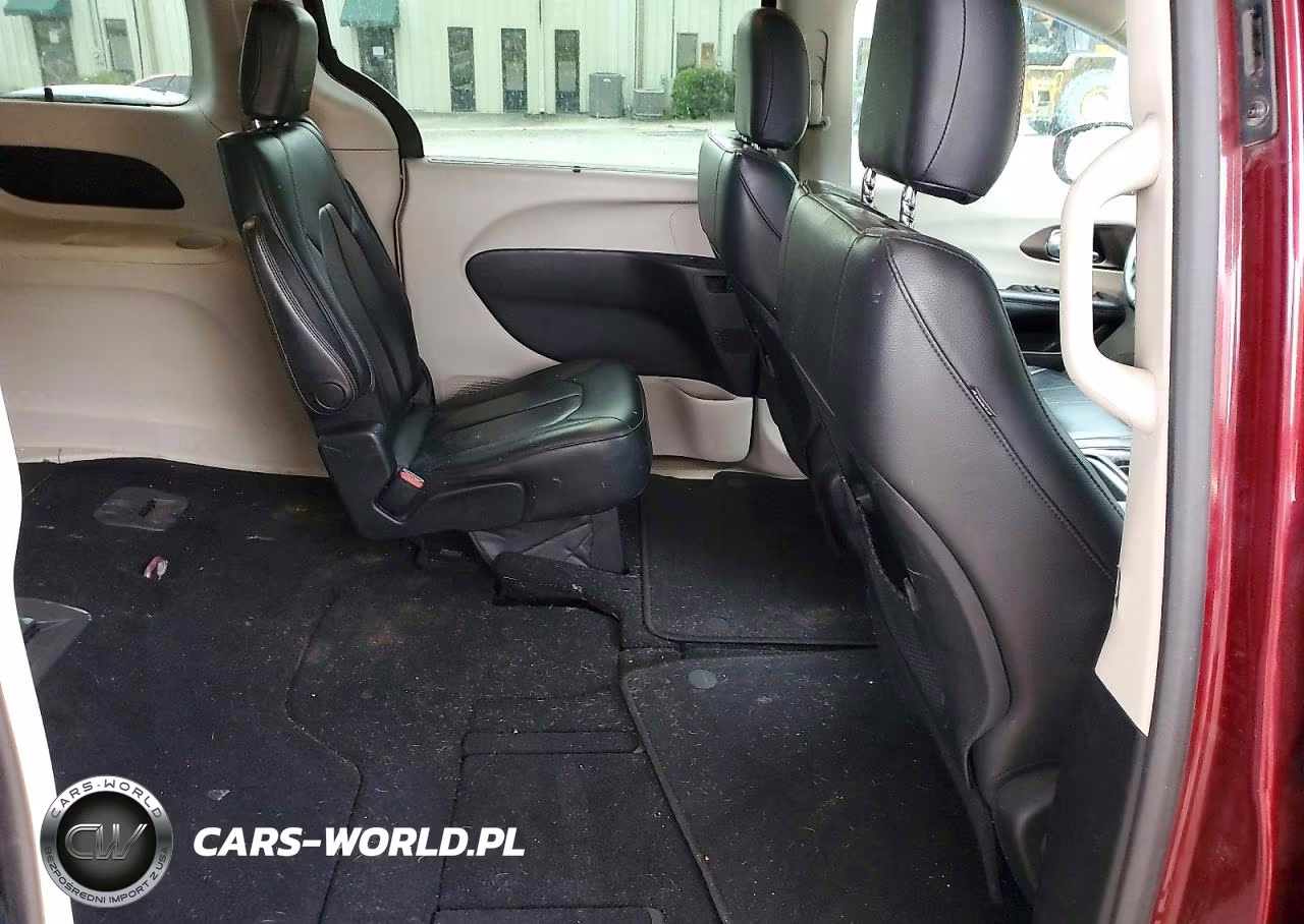 2018 Chrysler Pacifica Touring L VIN:2C4RC1BG7JR126457 - 10