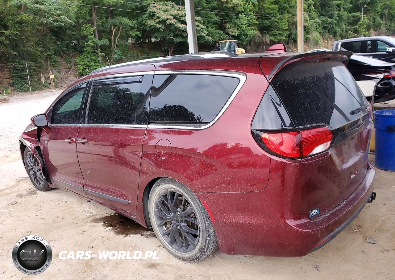 2018 Chrysler Pacifica Touring L VIN:2C4RC1BG7JR126457 - 2