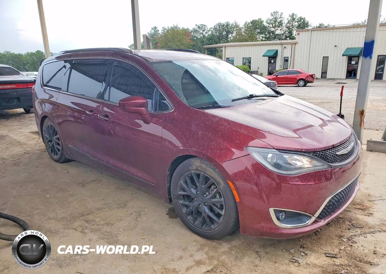 2018 Chrysler Pacifica Touring L VIN:2C4RC1BG7JR126457 - 4