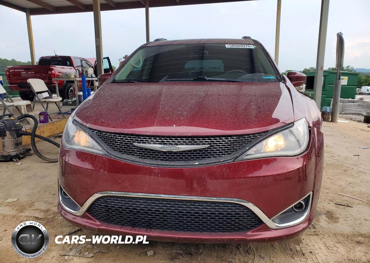 2018 Chrysler Pacifica Touring L VIN:2C4RC1BG7JR126457 - 5