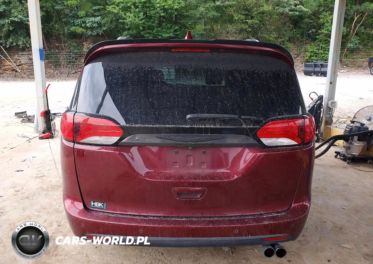 2018 Chrysler Pacifica Touring L VIN:2C4RC1BG7JR126457 - 6
