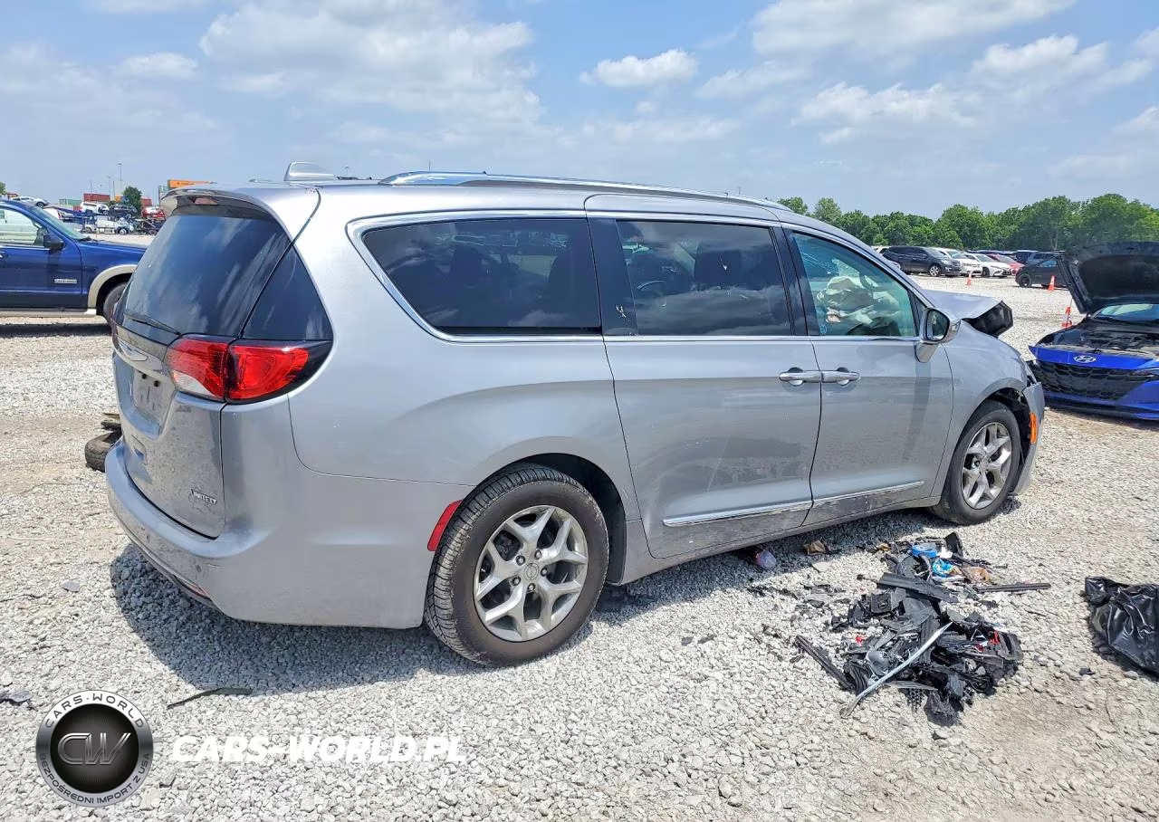 2018 Chrysler Pacifica Limited VIN:2C4RC1GG5JR232964 - 3