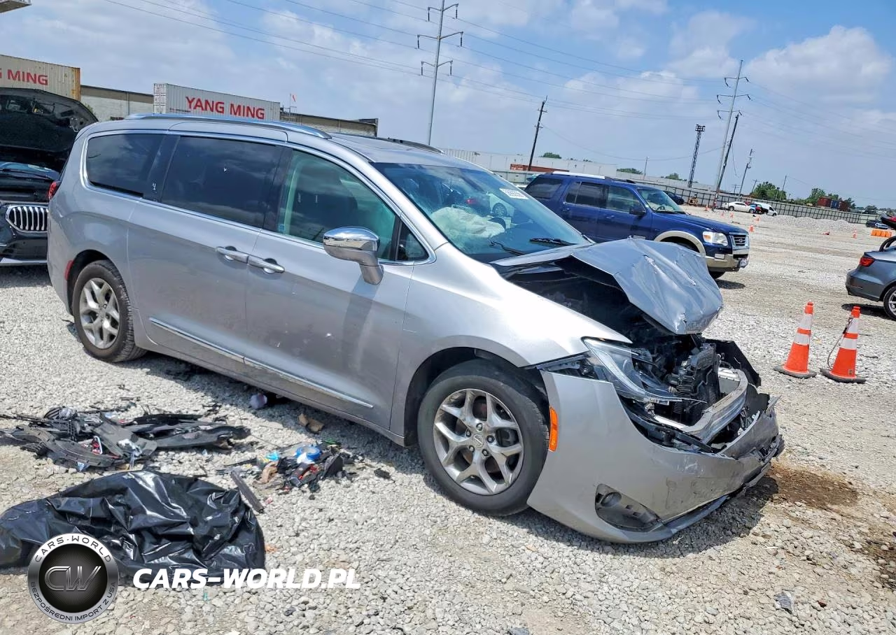 2018 Chrysler Pacifica Limited VIN:2C4RC1GG5JR232964 - 4