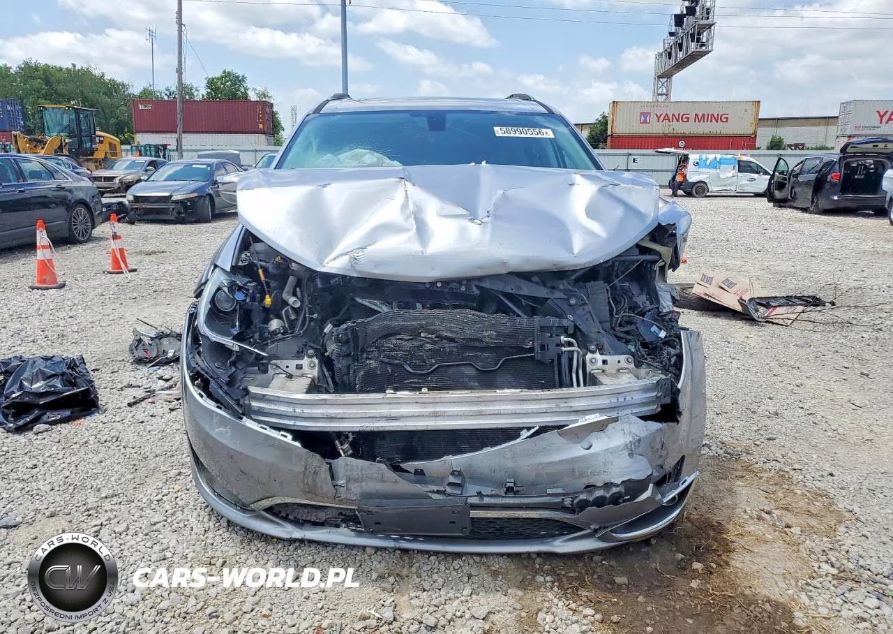 2018 Chrysler Pacifica Limited VIN:2C4RC1GG5JR232964 - 5