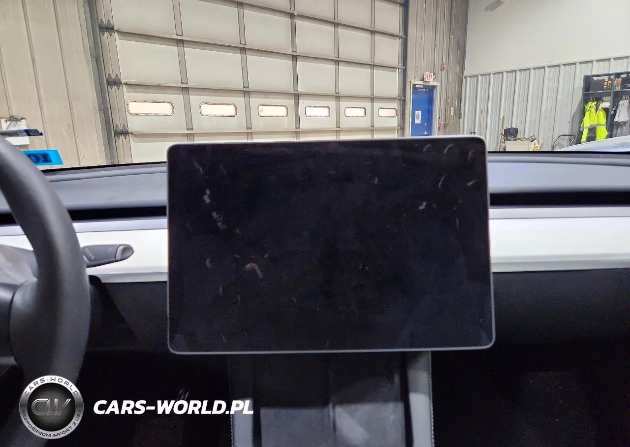 2024 Tesla Model Y VIN:7SAYGAEE9RF022833 - 9