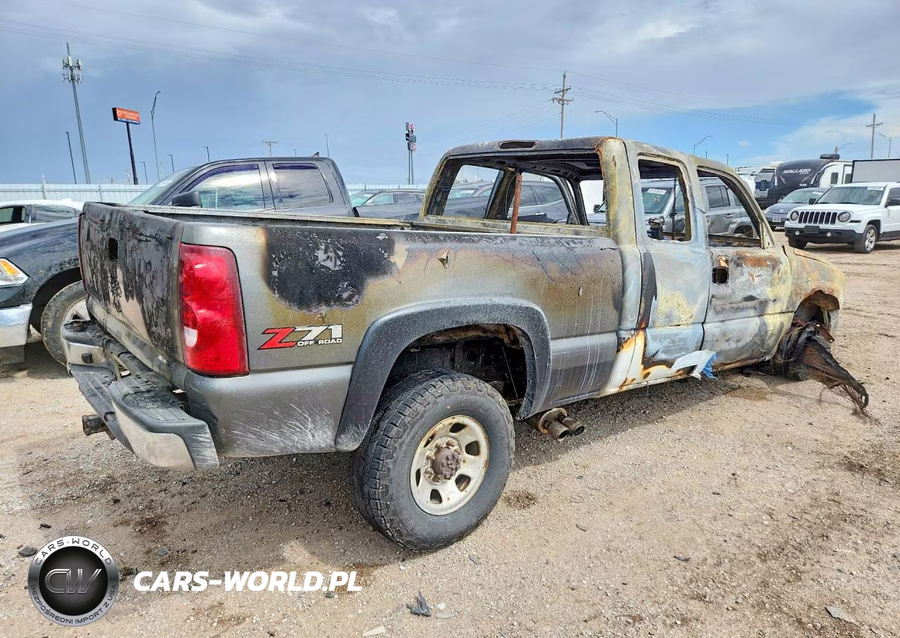 2003 Chevrolet Silverado K2500 Heavy Duty VIN:1GCHK29U33E241203 - 3