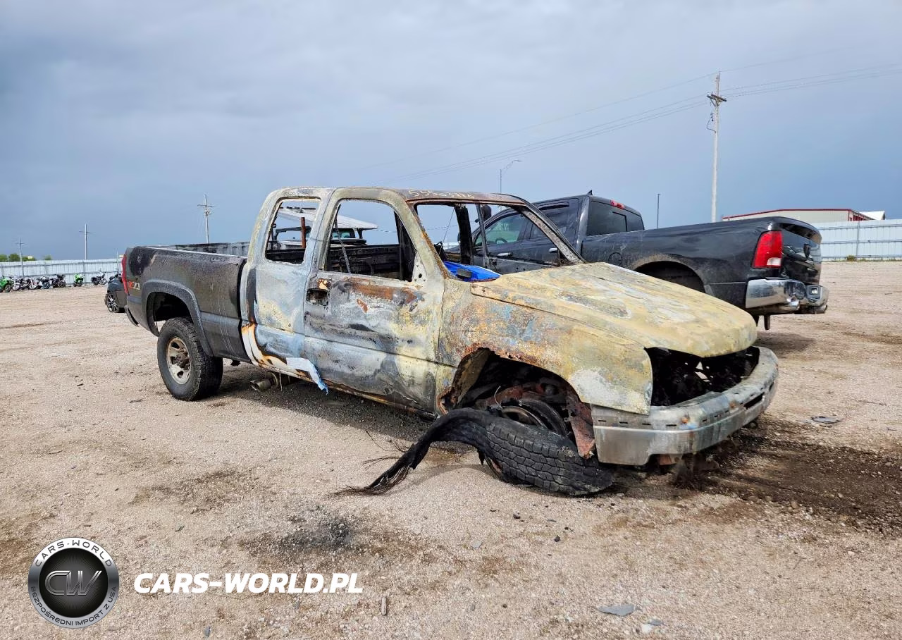 2003 Chevrolet Silverado K2500 Heavy Duty VIN:1GCHK29U33E241203 - 4