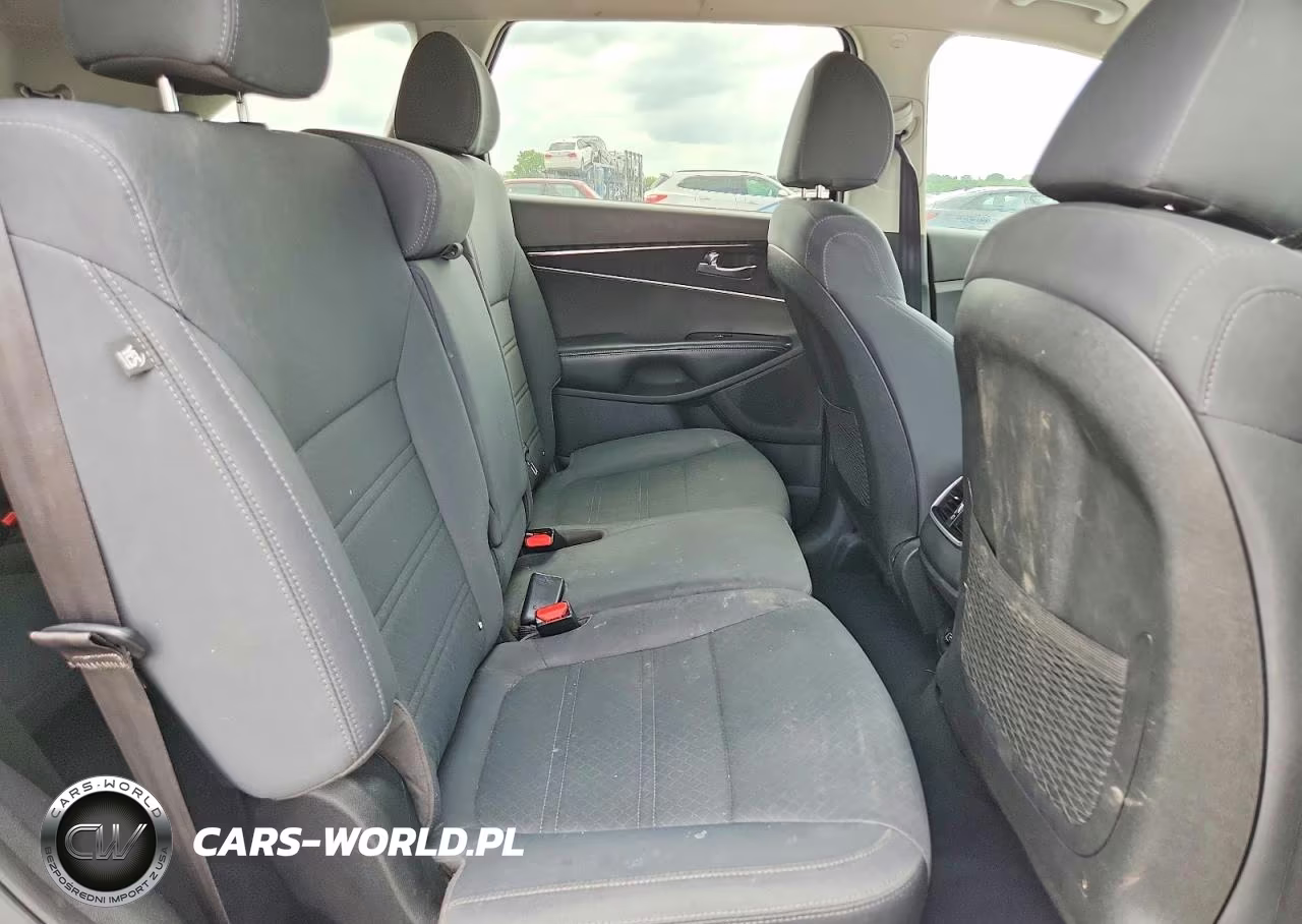 2020 Kia Sorento S VIN:5XYPG4A5XLG621563 - 11