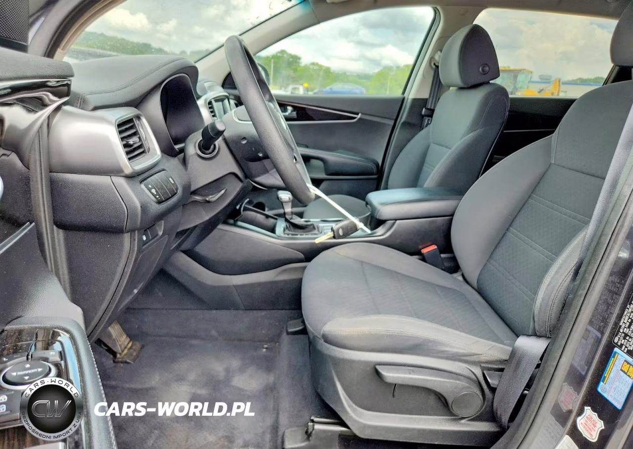 2020 Kia Sorento S VIN:5XYPG4A5XLG621563 - 7