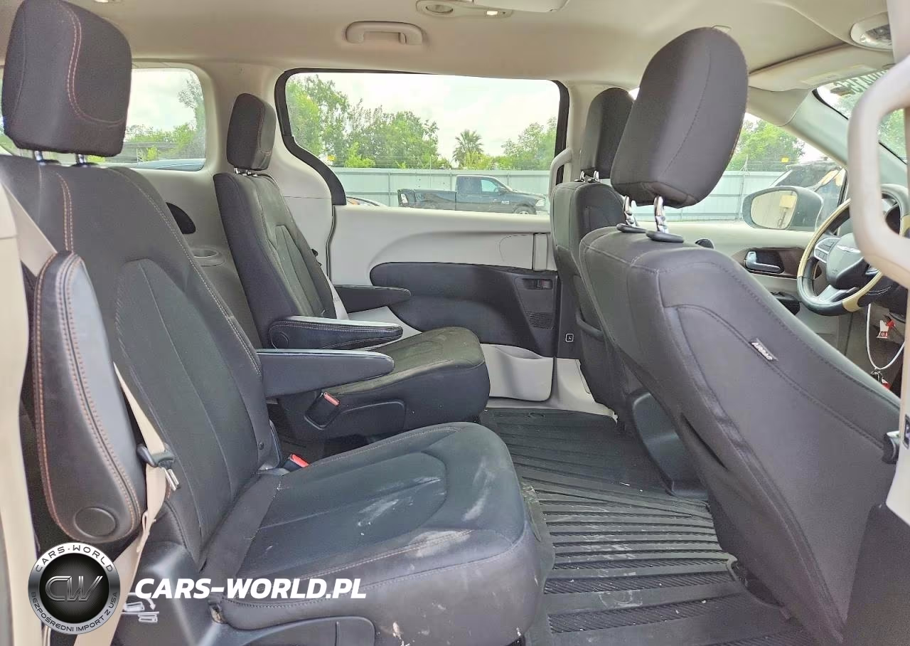 2017 Chrysler Pacifica Touring VIN:2C4RC1DG7HR703592 - 11