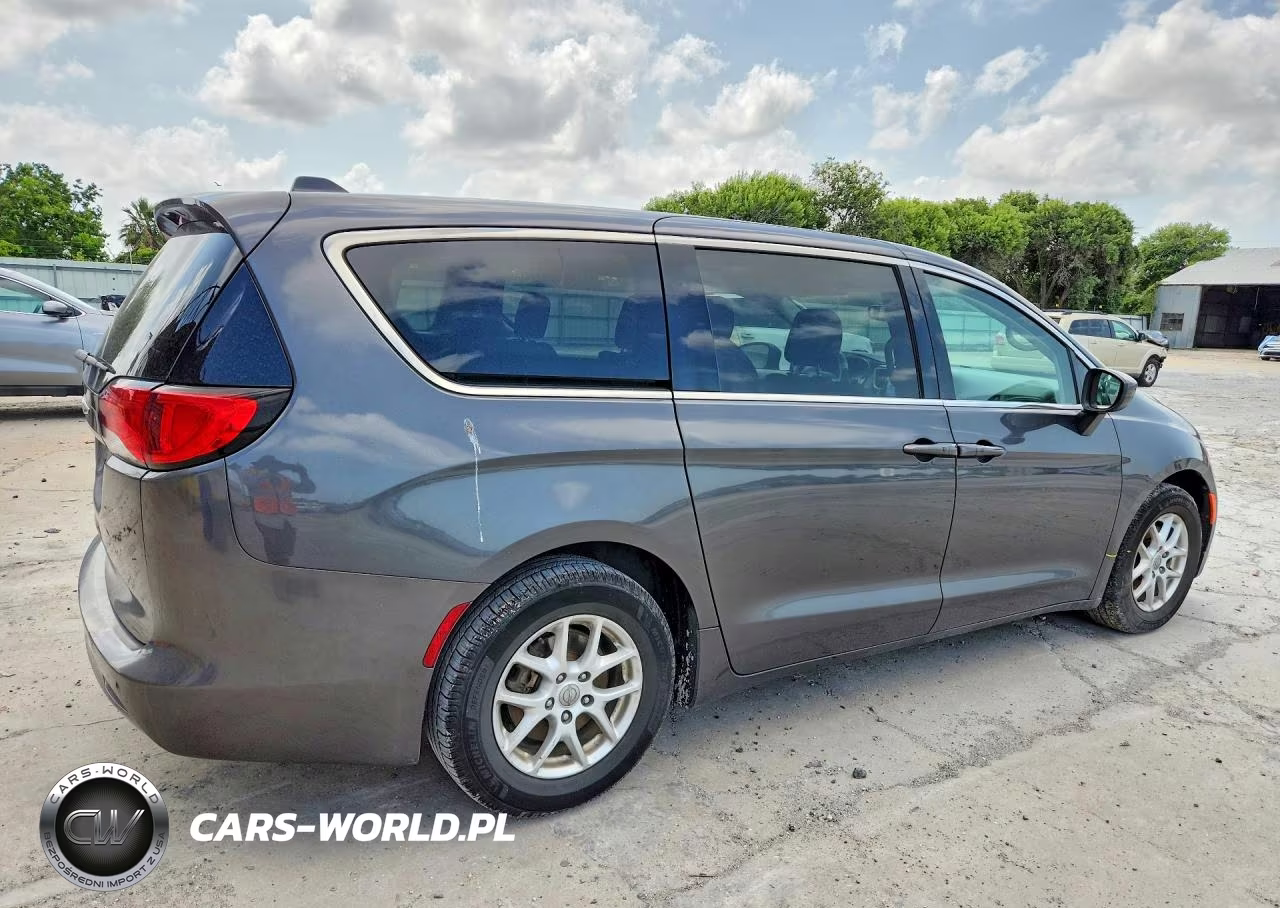2017 Chrysler Pacifica Touring VIN:2C4RC1DG7HR703592 - 3