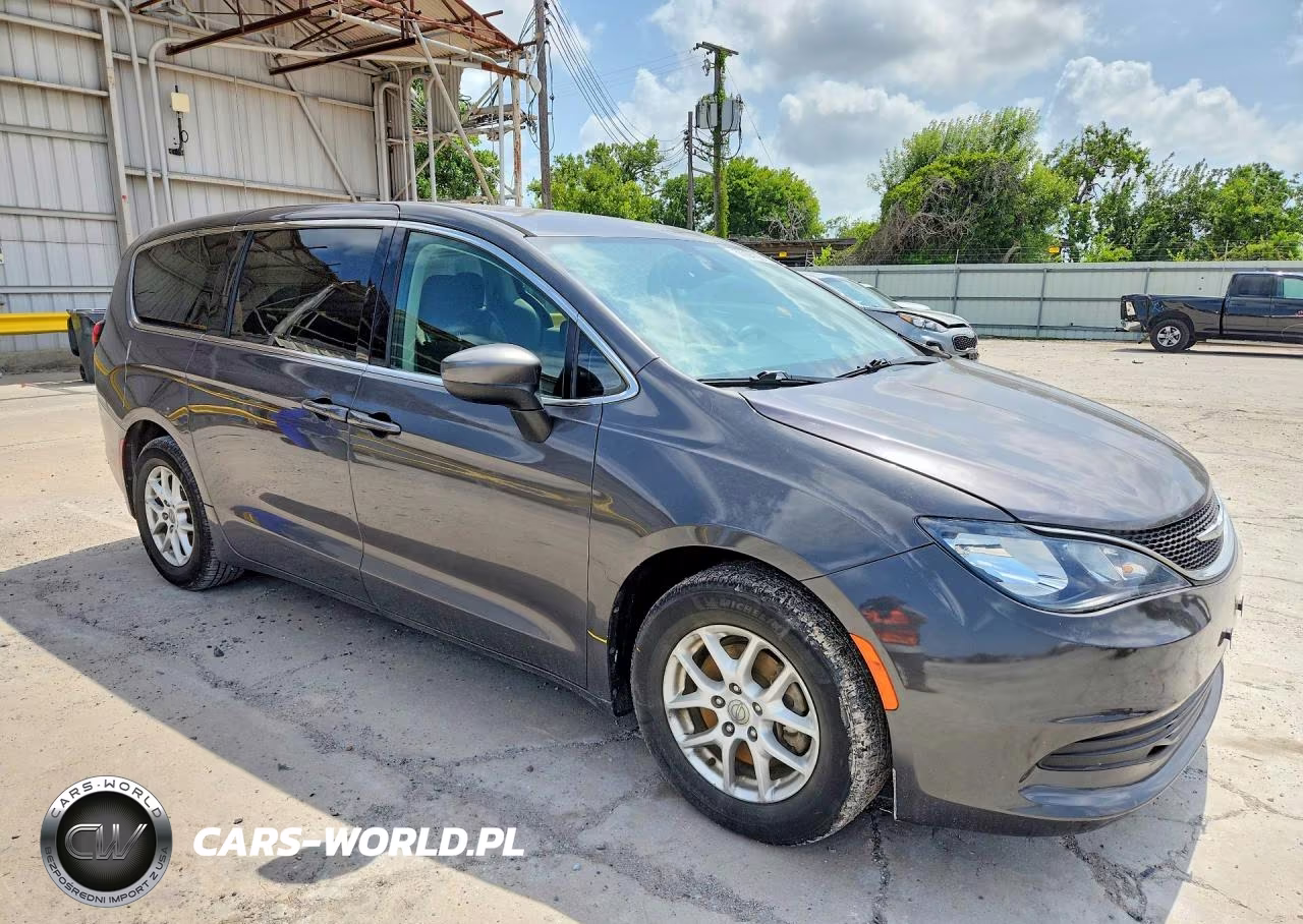 2017 Chrysler Pacifica Touring VIN:2C4RC1DG7HR703592 - 4