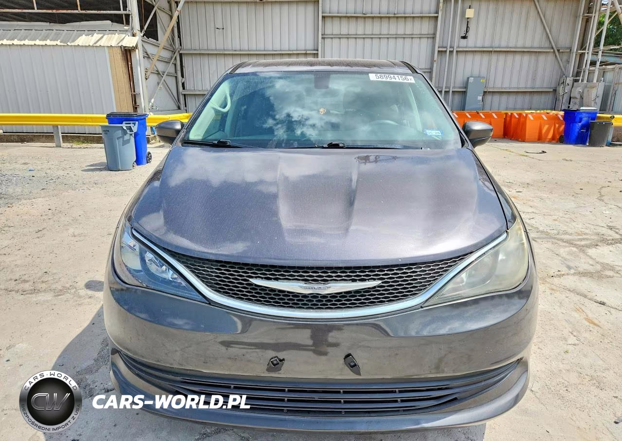 2017 Chrysler Pacifica Touring VIN:2C4RC1DG7HR703592 - 5