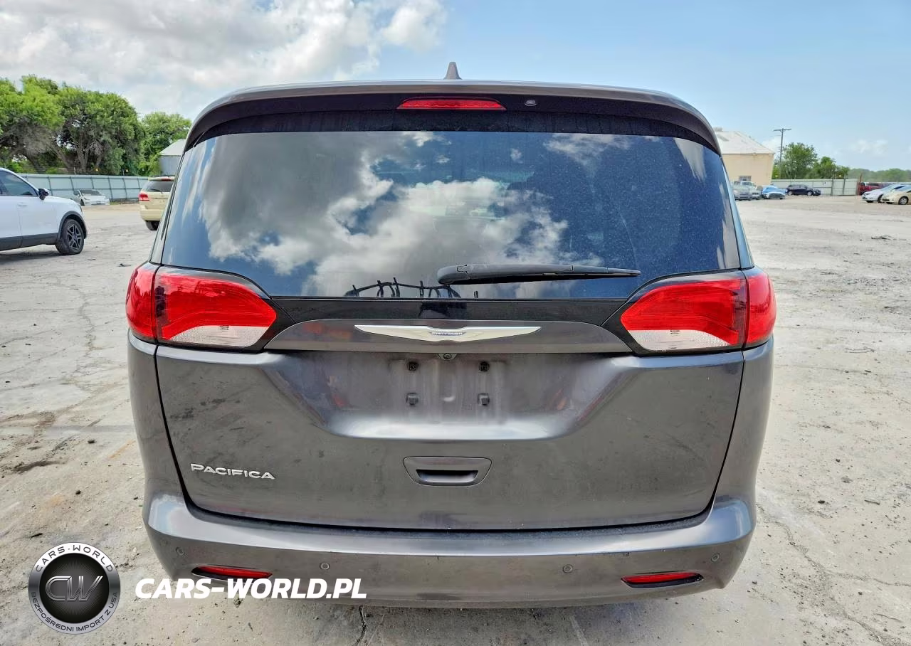 2017 Chrysler Pacifica Touring VIN:2C4RC1DG7HR703592 - 6