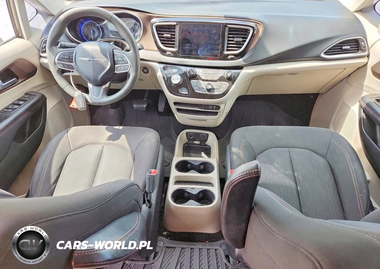 2017 Chrysler Pacifica Touring VIN:2C4RC1DG7HR703592 - 8