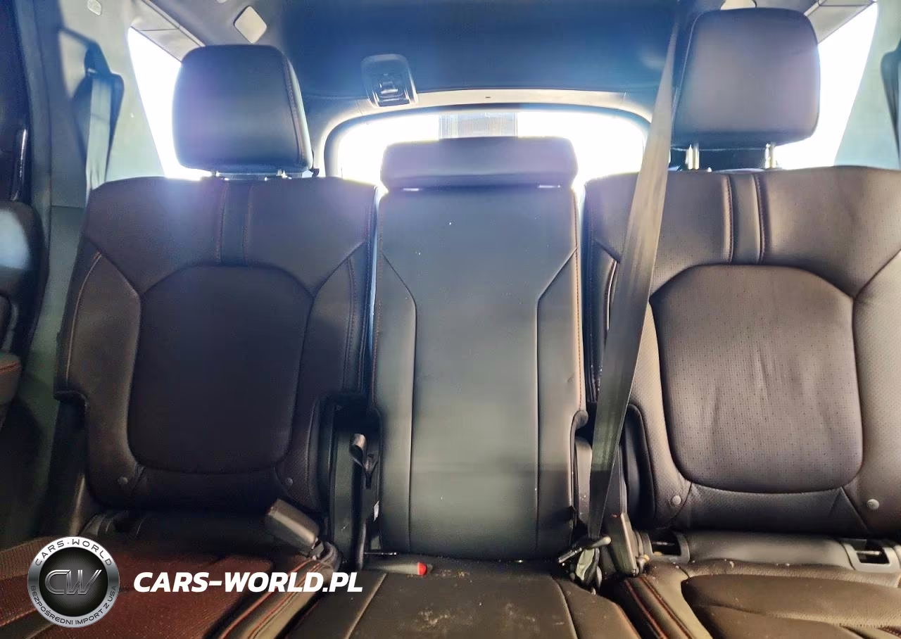 2025 Honda Pilot Black VIN:5FNYG1H92SB120040 - 10