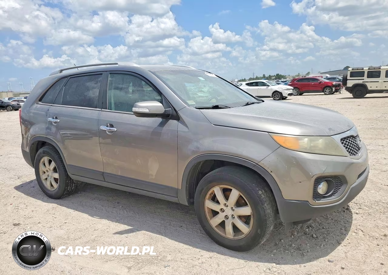 2011 Kia Sorento Lx VIN:5XYKT3A18BG043586 - 4