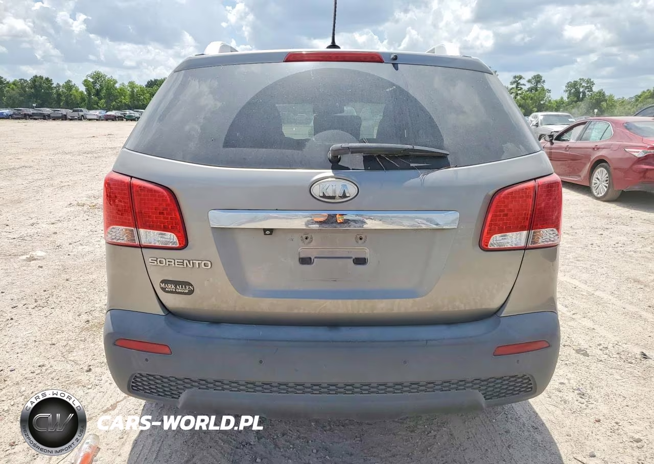 2011 Kia Sorento Lx VIN:5XYKT3A18BG043586 - 6