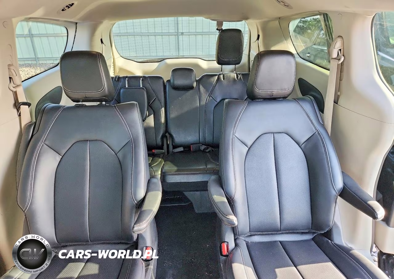 2024 Chrysler Pacifica Hybrid Select VIN:2C4RC1S74RR150064 - 10