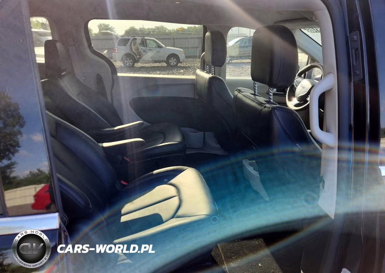 2024 Chrysler Pacifica Hybrid Select VIN:2C4RC1S74RR150064 - 11
