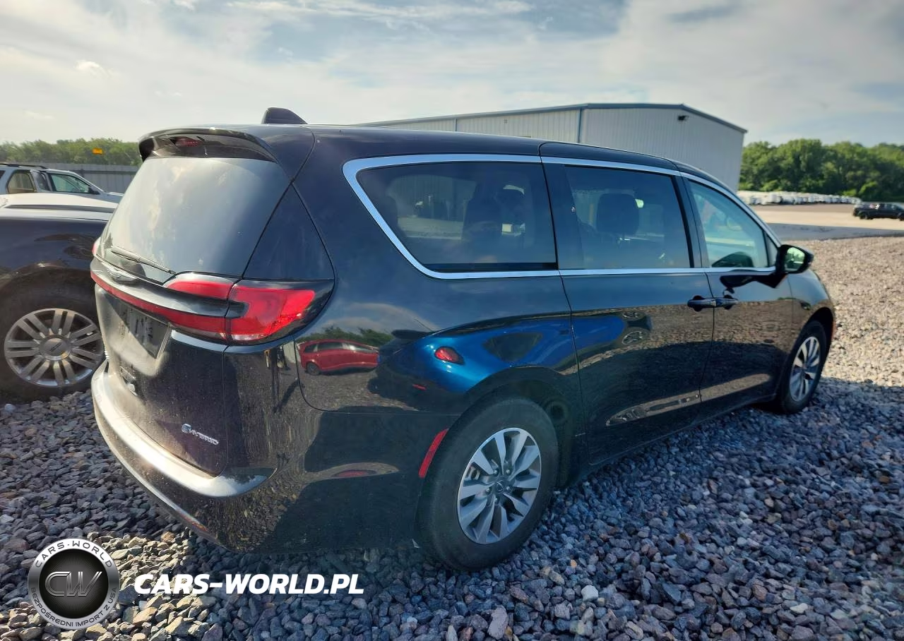 2024 Chrysler Pacifica Hybrid Select VIN:2C4RC1S74RR150064 - 3