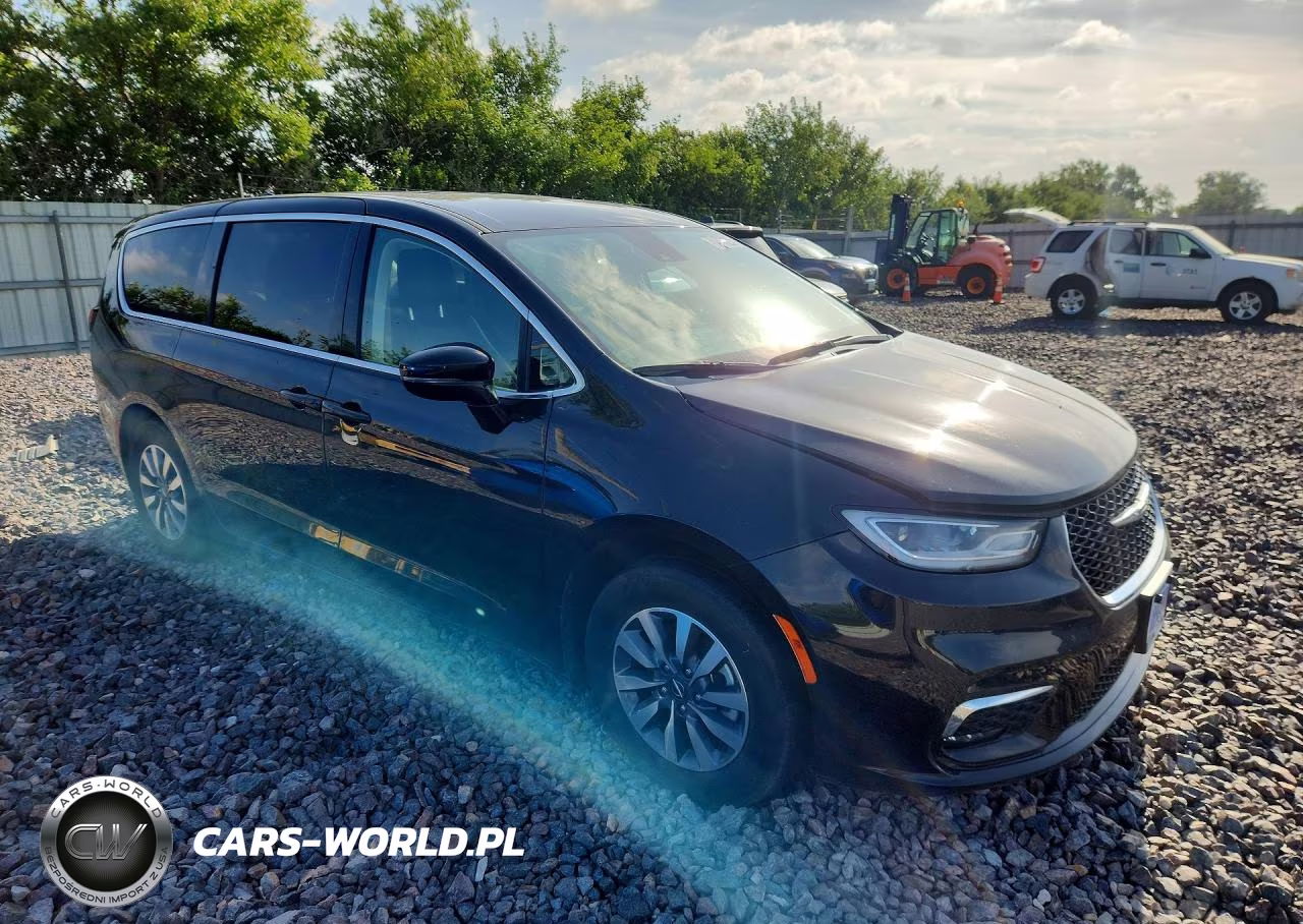2024 Chrysler Pacifica Hybrid Select VIN:2C4RC1S74RR150064 - 4
